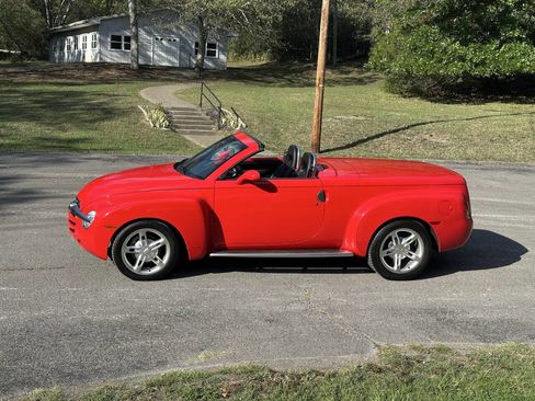 Used 2003 Chevrolet SSR w/ Preferred Equipment Group image 6