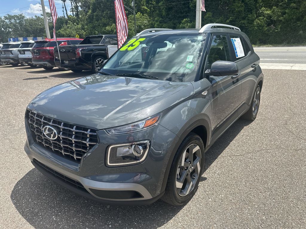 Used 2025 Hyundai Venue SEL FWD image 12