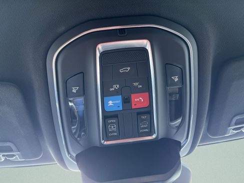 Used 2025 Jeep Grand Cherokee L Laredo w/ Luxury Tech Group I AWD/4WD image 21