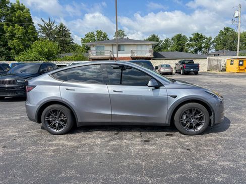 Used 2024 Tesla Model Y Long Range AWD/4WD image 20