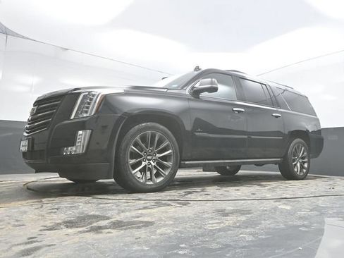 Used 2020 Cadillac Escalade ESV Platinum w/ Escalade Sport Edition AWD/4WD image 51
