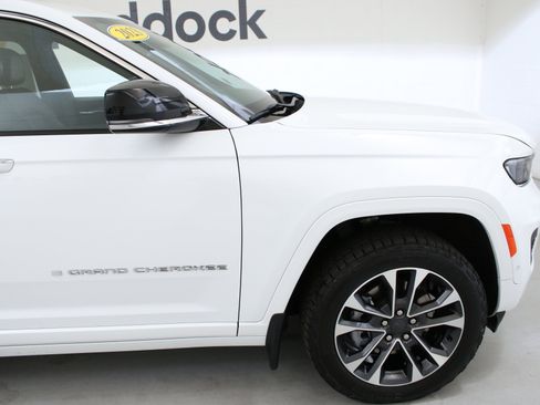 Used 2023 Jeep Grand Cherokee L Overland w/ MOPAR Finishing Package AWD/4WD image 12