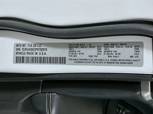 Used 2023 Jeep Grand Cherokee L Limited AWD/4WD image 12