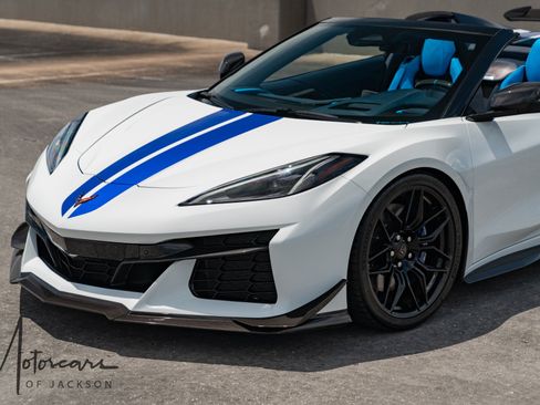 Used 2024 Chevrolet Corvette Z06 RWD image 10