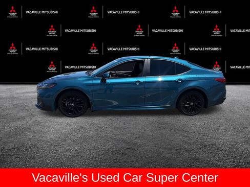 Used 2025 Toyota Camry SE w/ Convenience Package FWD image 2