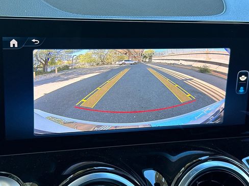 Used 2026 Mercedes-Benz GLB 250 image 23