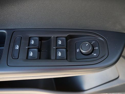 Used 2024 Volkswagen Taos SEL image 19