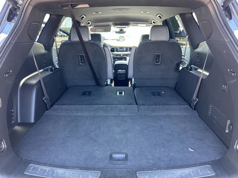 Used 2024 Buick Enclave Premium AWD/4WD image 10