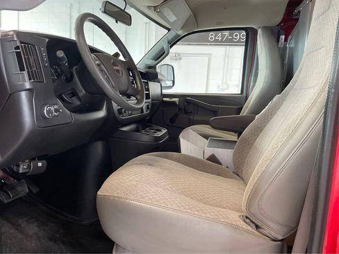 Used 2017 GMC Savana 3500 image 9