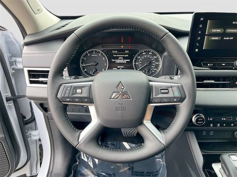 New 2025 Mitsubishi Outlander AWD image 11