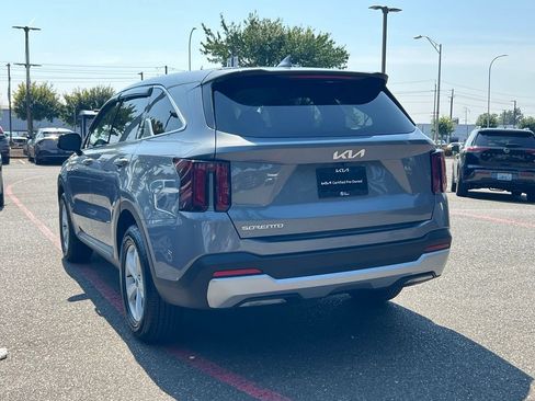 Certified 2025 Kia Sorento LX FWD image 9