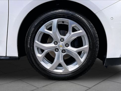Used 2018 Chevrolet Volt Premier w/ Driver Confidence Package FWD image 10