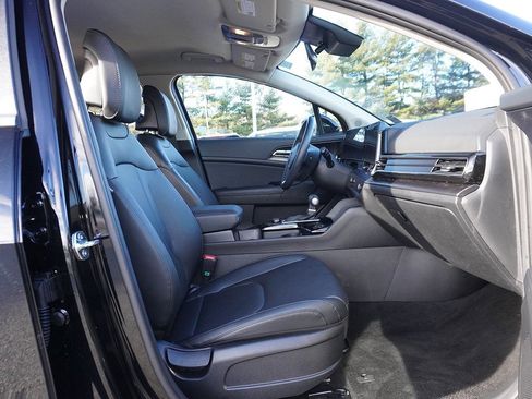 Used 2025 Kia Sportage EX image 29