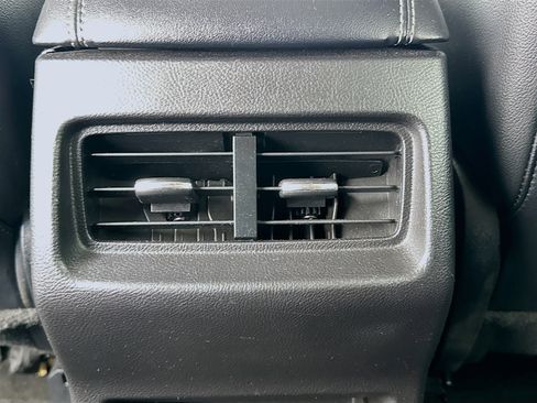 Used 2019 Ford Edge Titanium FWD image 17