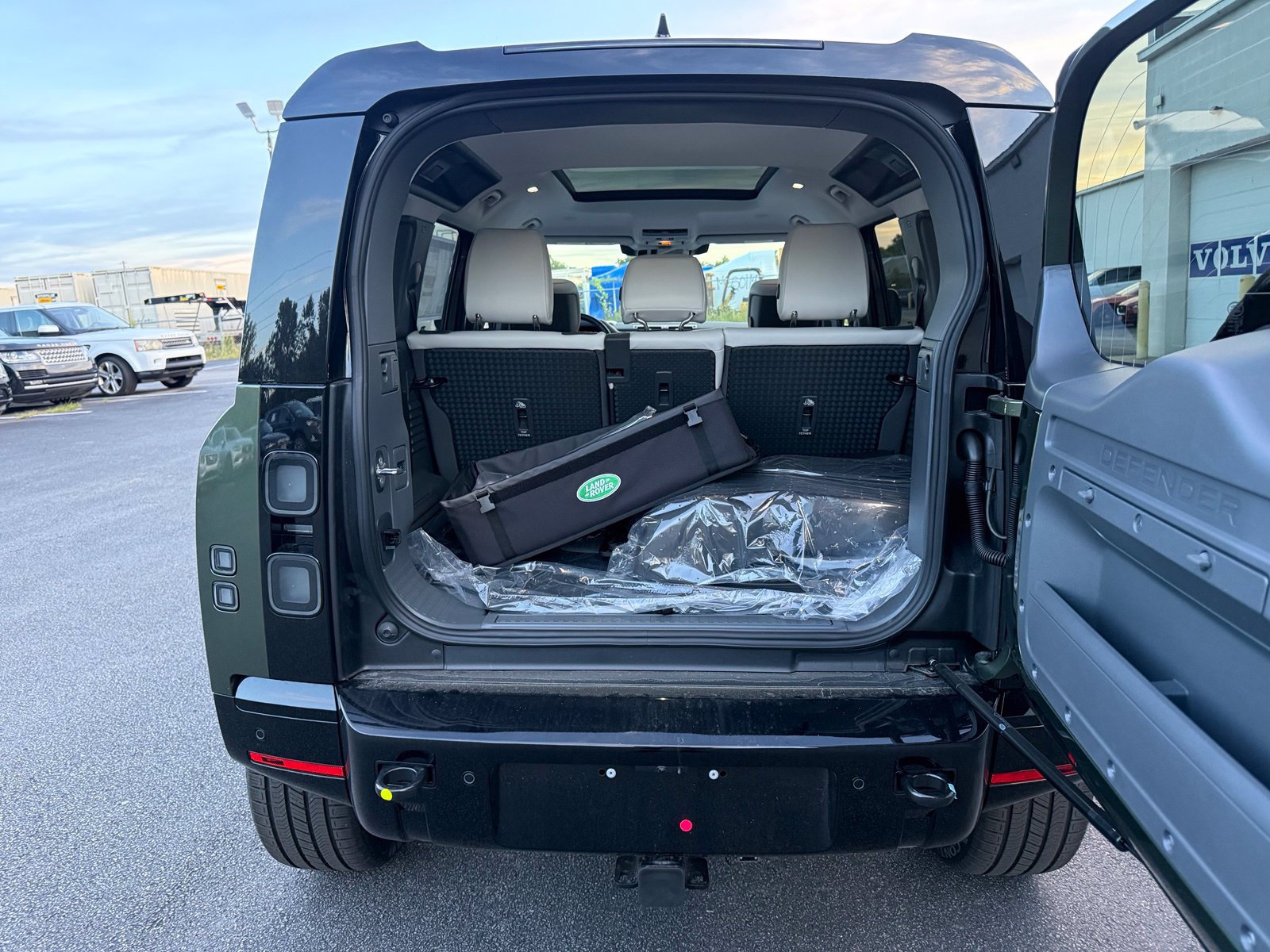 New 2026 Land Rover Defender 110 X-Dynamic SE AWD/4WD image 45