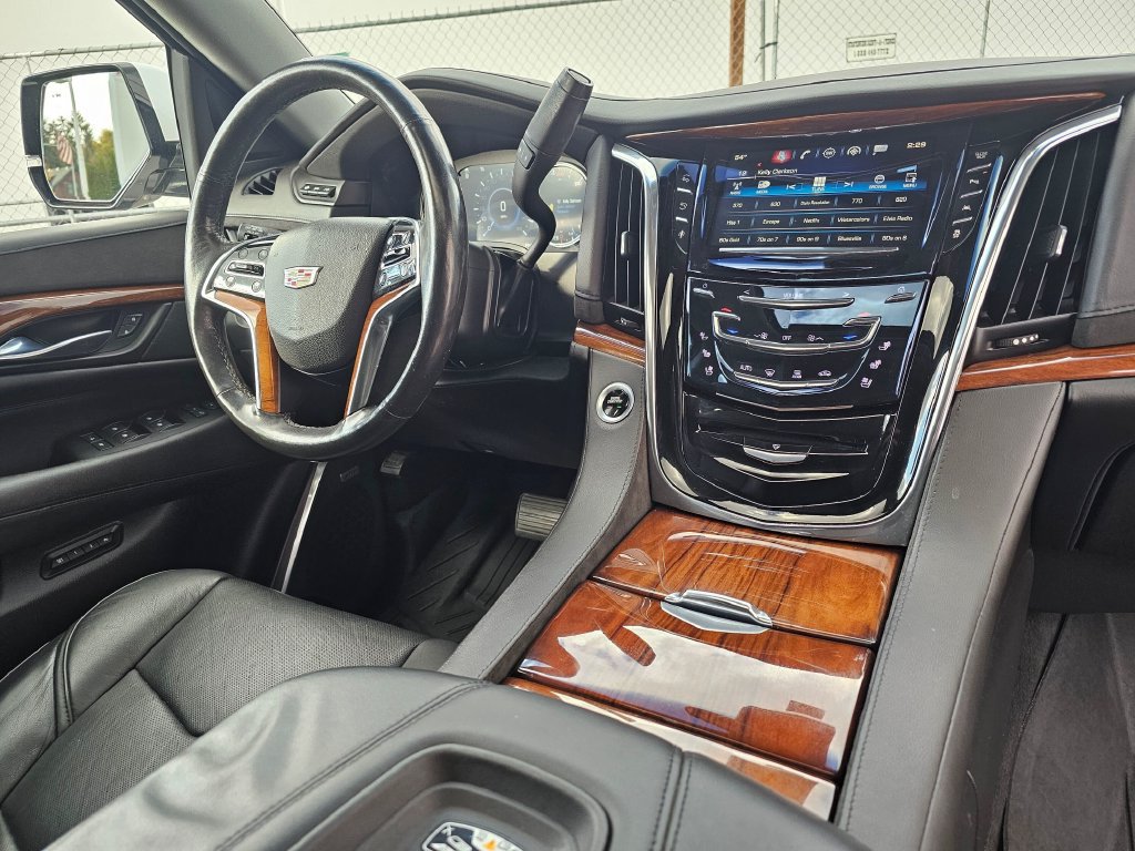 Used 2016 Cadillac Escalade ESV Luxury AWD/4WD image 11
