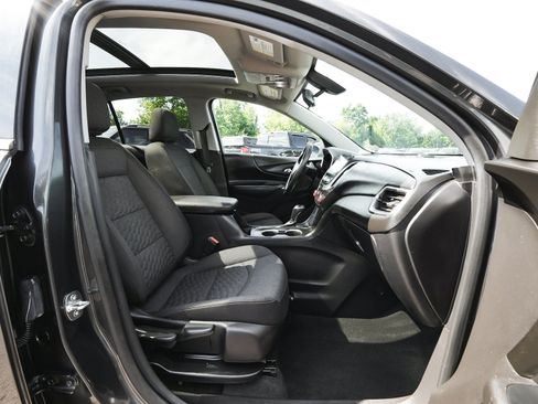 Used 2019 Chevrolet Equinox LT w/ Sun & Navigation Package AWD/4WD image 44