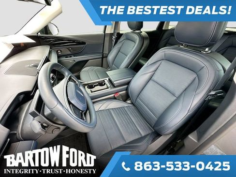 Used 2025 Lincoln Nautilus Reserve image 22