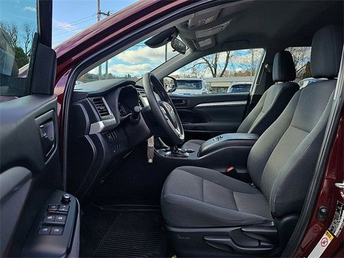 Used 2019 Toyota Highlander AWD V6 image 16