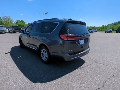 Used 2023 Chrysler Pacifica Limited FWD image 35