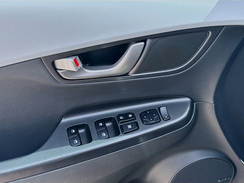 Used 2021 Hyundai Kona Limited FWD image 16