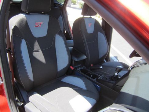 Used 2018 Ford Focus ST image 19