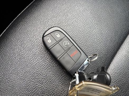 Used 2025 Jeep Compass Limited image 20