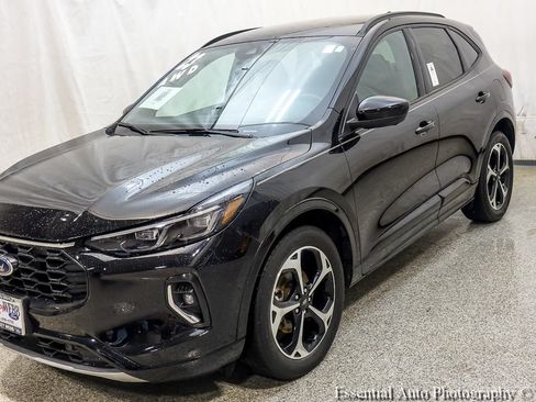 Certified 2023 Ford Escape ST-Line Elite w/ Premium Technology Package AWD/4WD image 4