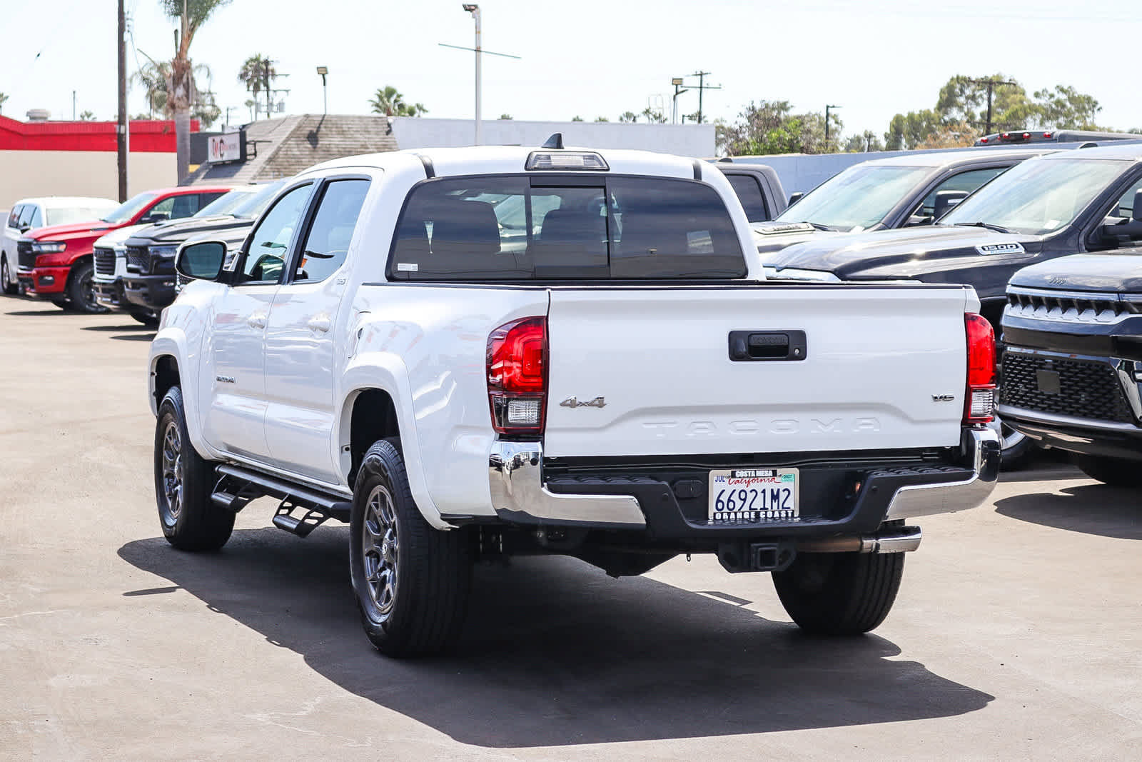 Used 2018 Toyota Tacoma SR5 AWD/4WD image 6