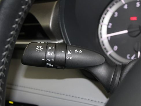 Used 2023 Toyota Highlander LE image 39