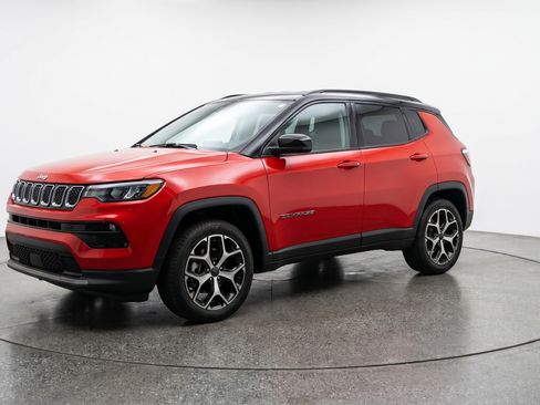 Used 2025 Jeep Compass Limited AWD/4WD image 3