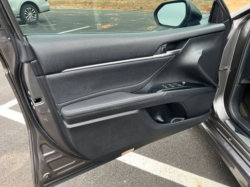Used 2018 Toyota Camry XSE image 10