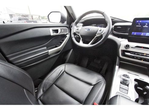 Used 2023 Ford Explorer XLT w/ Equipment Group 202A image 10