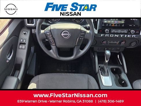 Used 2025 Nissan Frontier SV RWD image 7