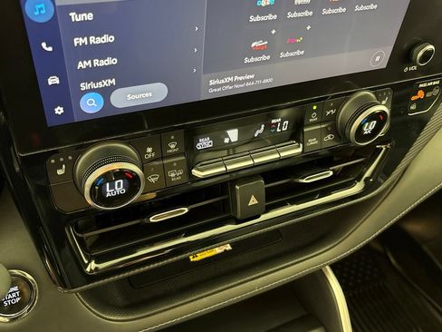 Used 2023 Toyota Highlander XSE FWD image 41