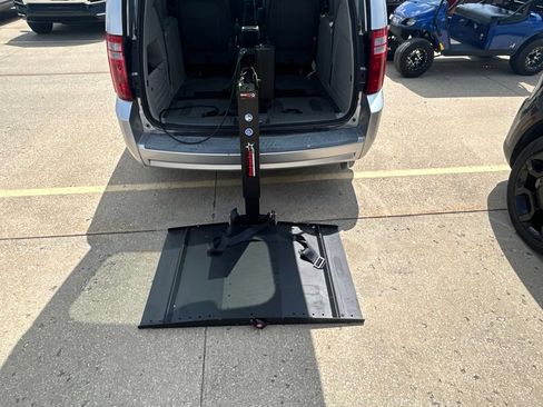 Used 2008 Dodge Grand Caravan SE FWD image 24