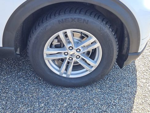Used 2021 Ford Explorer XLT w/ Equipment Group 202A AWD/4WD image 10