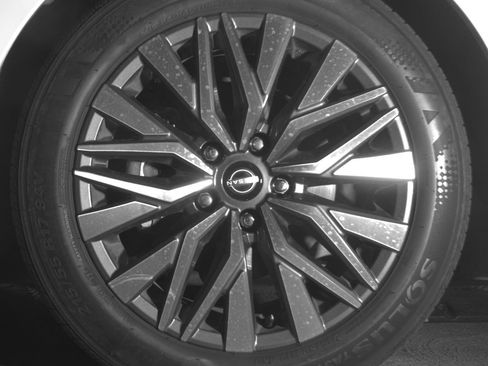 Used 2025 Nissan Altima 2.5 SV FWD image 12