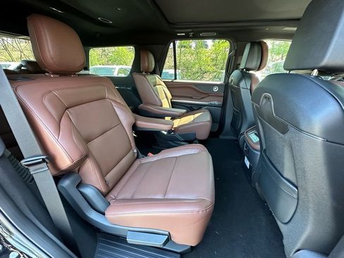 New 2026 Lincoln Navigator Reserve AWD/4WD image 24