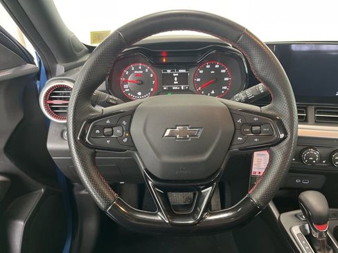 Used 2024 Chevrolet Trax RS w/ Sunroof Package image 5