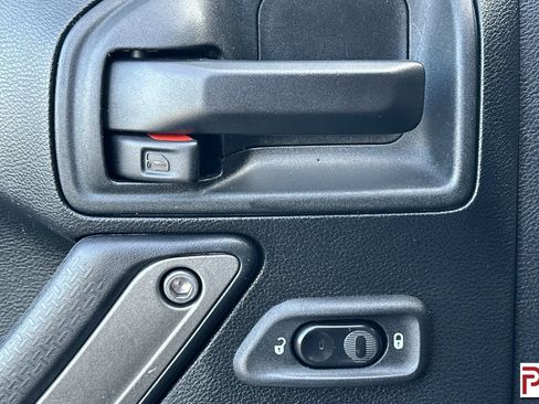 Used 2018 Jeep Wrangler Unlimited Sport S image 13