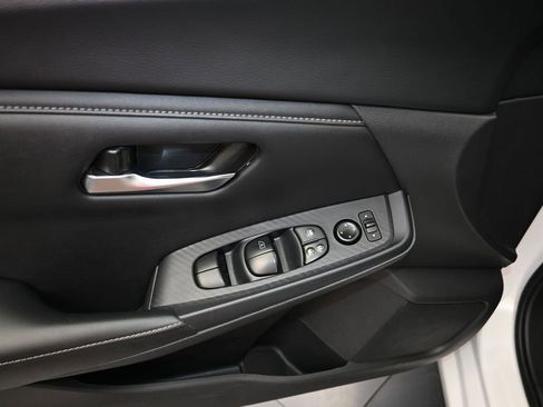 Used 2024 Nissan Sentra SV FWD image 11