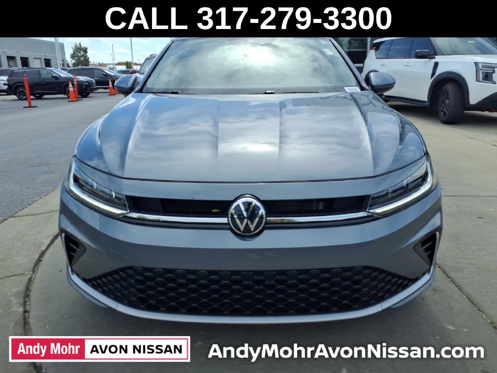 Used 2025 Volkswagen Jetta SE FWD image 3