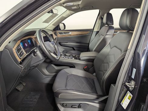 Used 2024 Volkswagen Atlas SE image 4