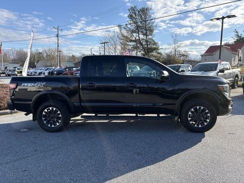 Used 2024 Nissan Titan PRO-4X w/ Pro-4x Convenience Package image 11
