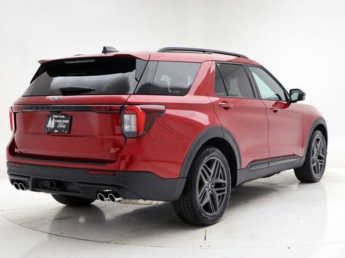 Used 2025 Ford Explorer ST image 10