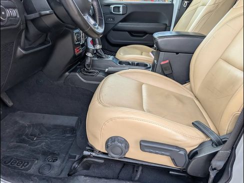 Used 2019 Jeep Wrangler Unlimited Rubicon AWD/4WD image 12