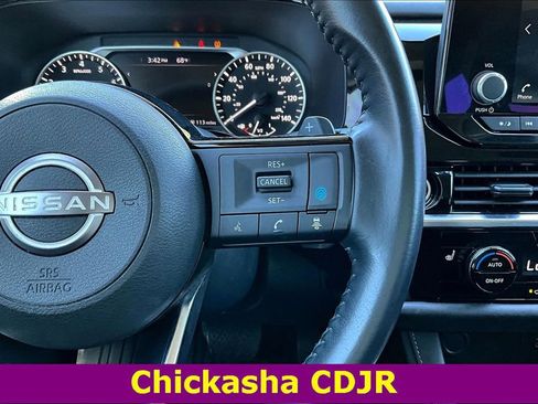 Used 2023 Nissan Pathfinder SV image 12