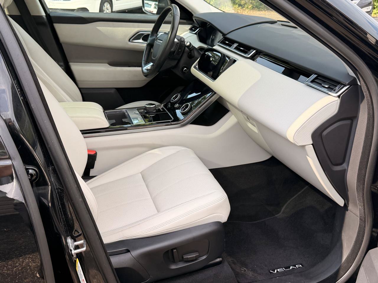 Used 2019 Land Rover Range Rover Velar S AWD/4WD image 32