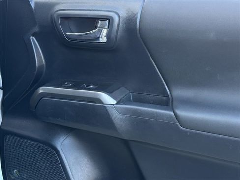 Used 2019 Toyota Tacoma TRD Off-Road image 28